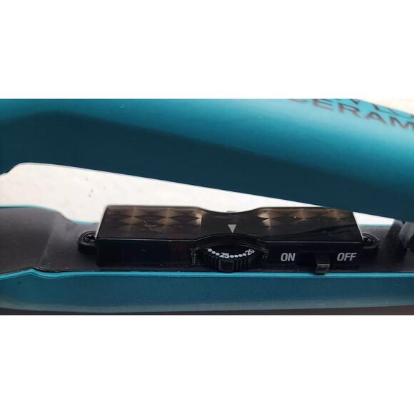 Revlon Ceramic Flat Iron Hair Straightener Duo - 1” RVST2029A & 1/2” RVST2029B - Picture 10 of 16